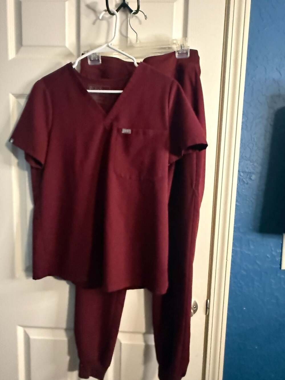 FIGS Technical Collection Burgundy Scrub Set Size Medium V-Neck Top/Jogger Pants